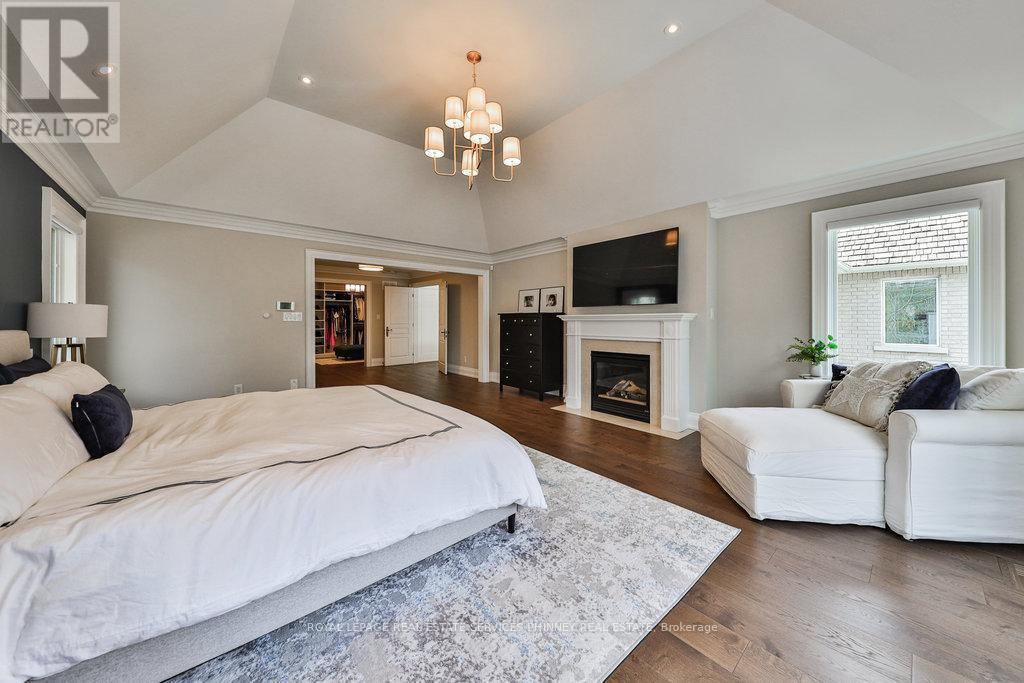 












1257 TECUMSEH PARK DRIVE

,
Mississauga,




Ontario
L5H2W5

