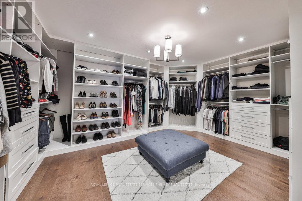












1257 TECUMSEH PARK DRIVE

,
Mississauga,




Ontario
L5H2W5

