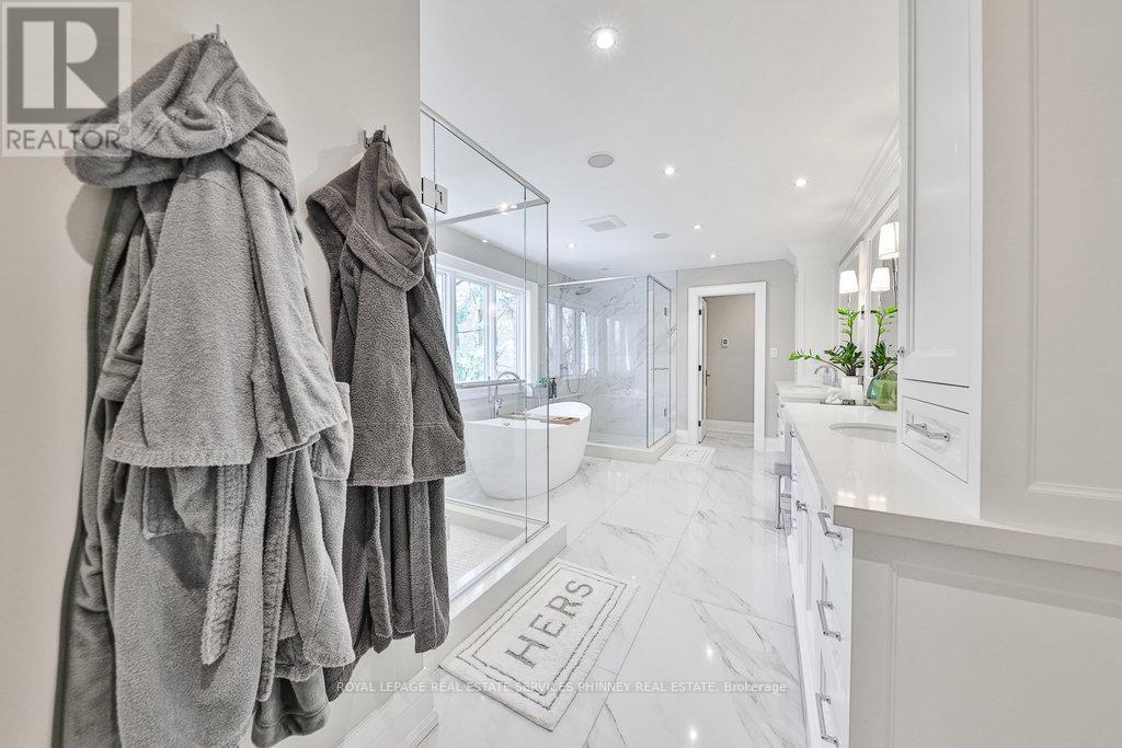 












1257 TECUMSEH PARK DRIVE

,
Mississauga,




Ontario
L5H2W5

