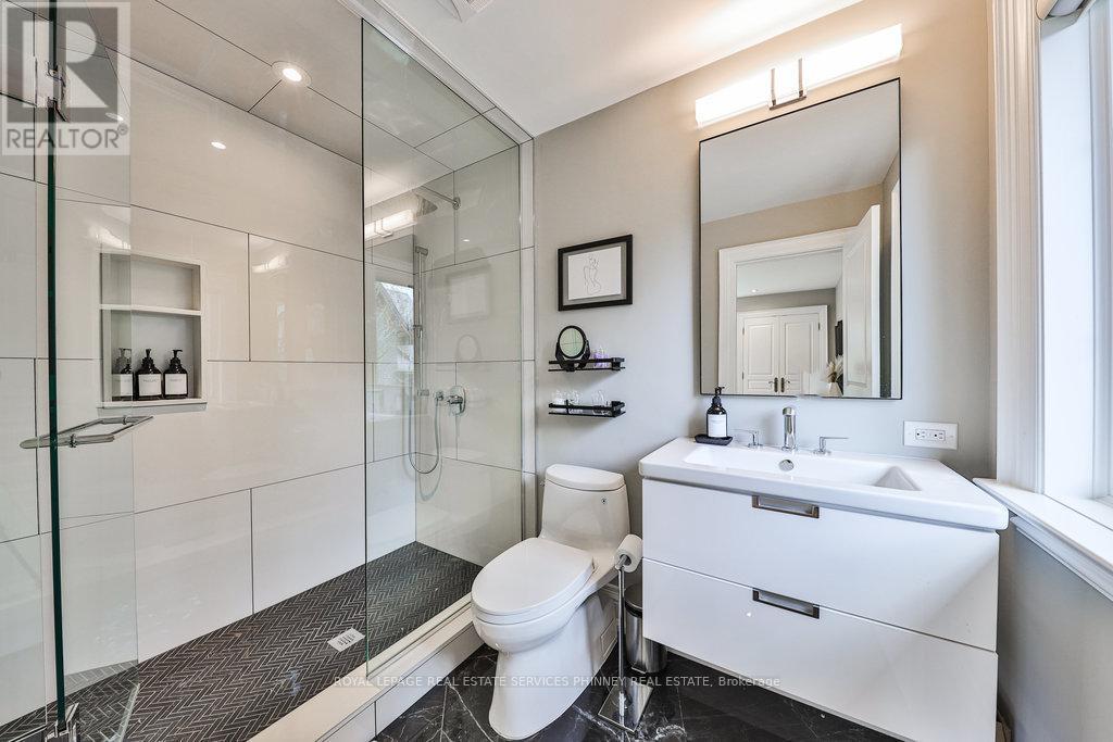 












1257 TECUMSEH PARK DRIVE

,
Mississauga,




Ontario
L5H2W5


