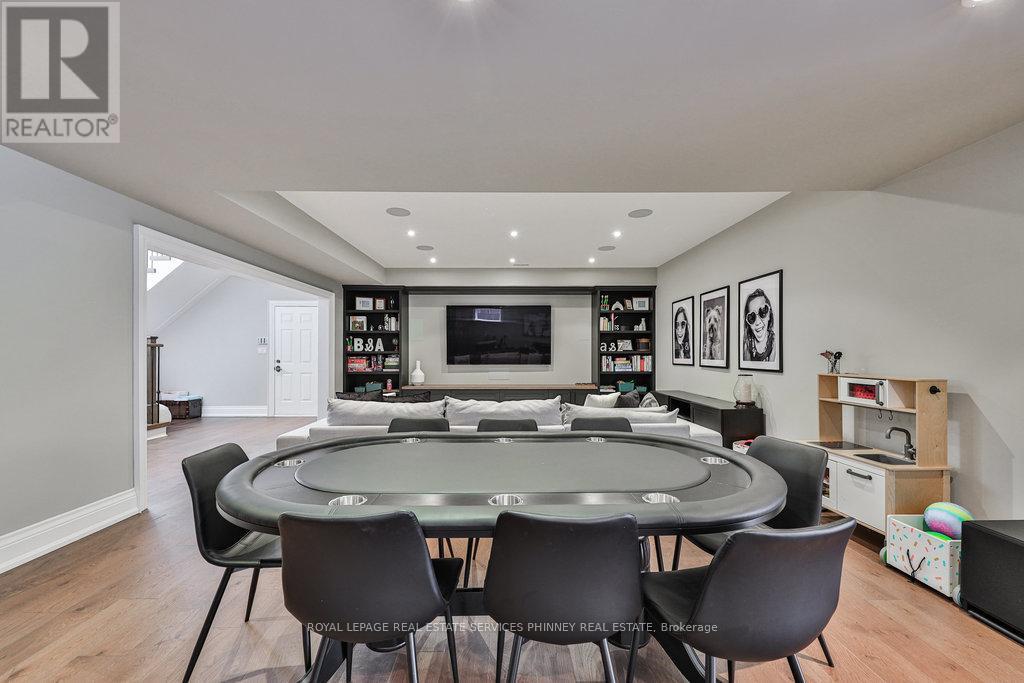












1257 TECUMSEH PARK DRIVE

,
Mississauga,




Ontario
L5H2W5

