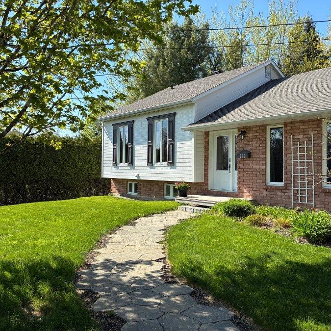 









235


Rue Jacques

,
Sherbrooke (Fleurimont),




QC
J1G5E2

