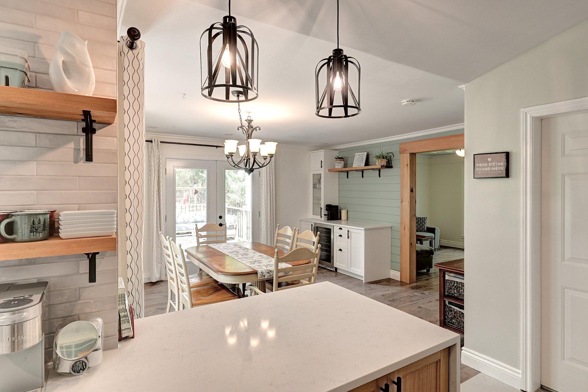 









235


Rue Jacques

,
Sherbrooke (Fleurimont),




QC
J1G5E2

