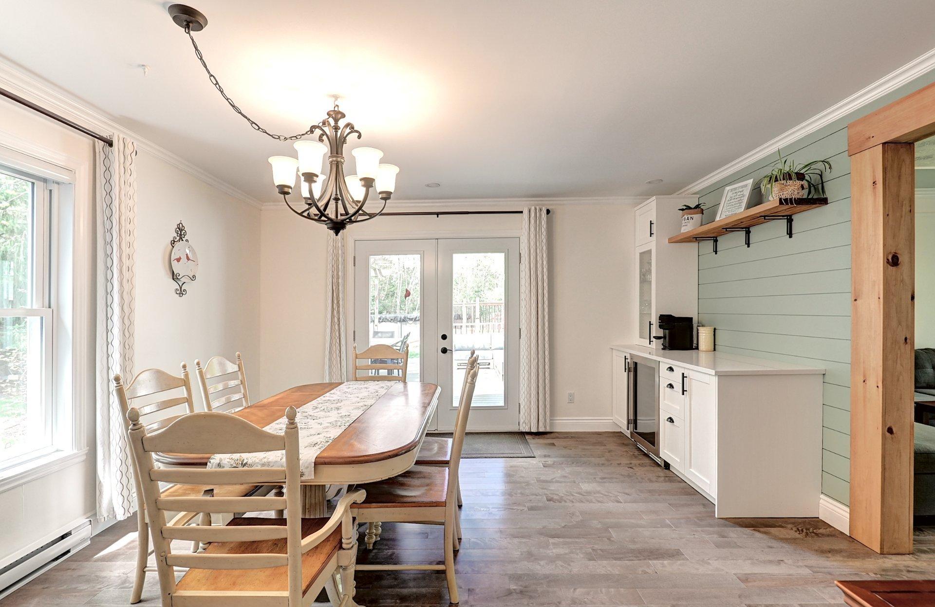 









235


Rue Jacques

,
Sherbrooke (Fleurimont),




QC
J1G5E2

