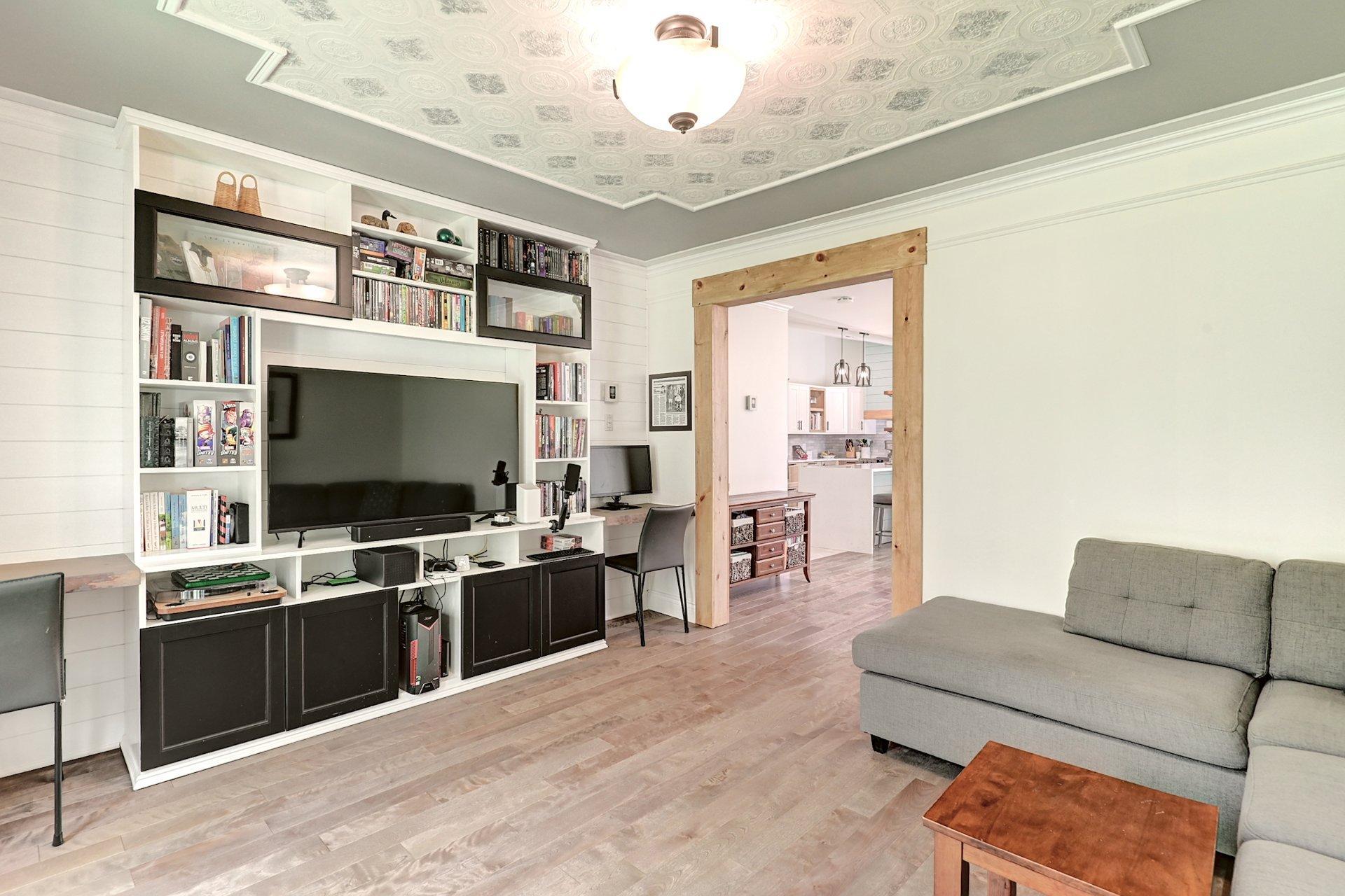 









235


Rue Jacques

,
Sherbrooke (Fleurimont),




QC
J1G5E2

