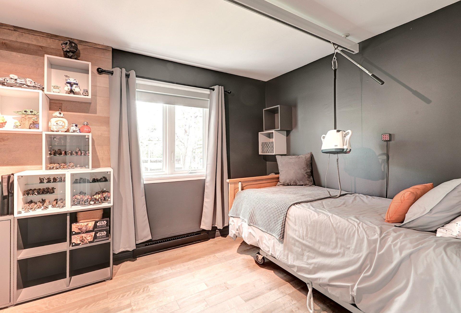 









235


Rue Jacques

,
Sherbrooke (Fleurimont),




QC
J1G5E2

