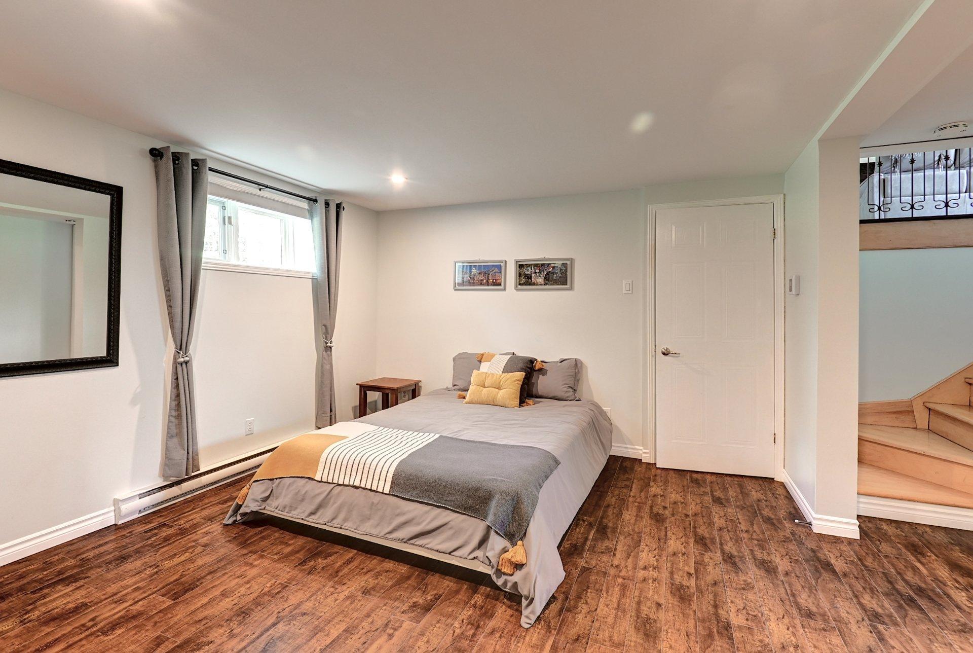 









235


Rue Jacques

,
Sherbrooke (Fleurimont),




QC
J1G5E2

