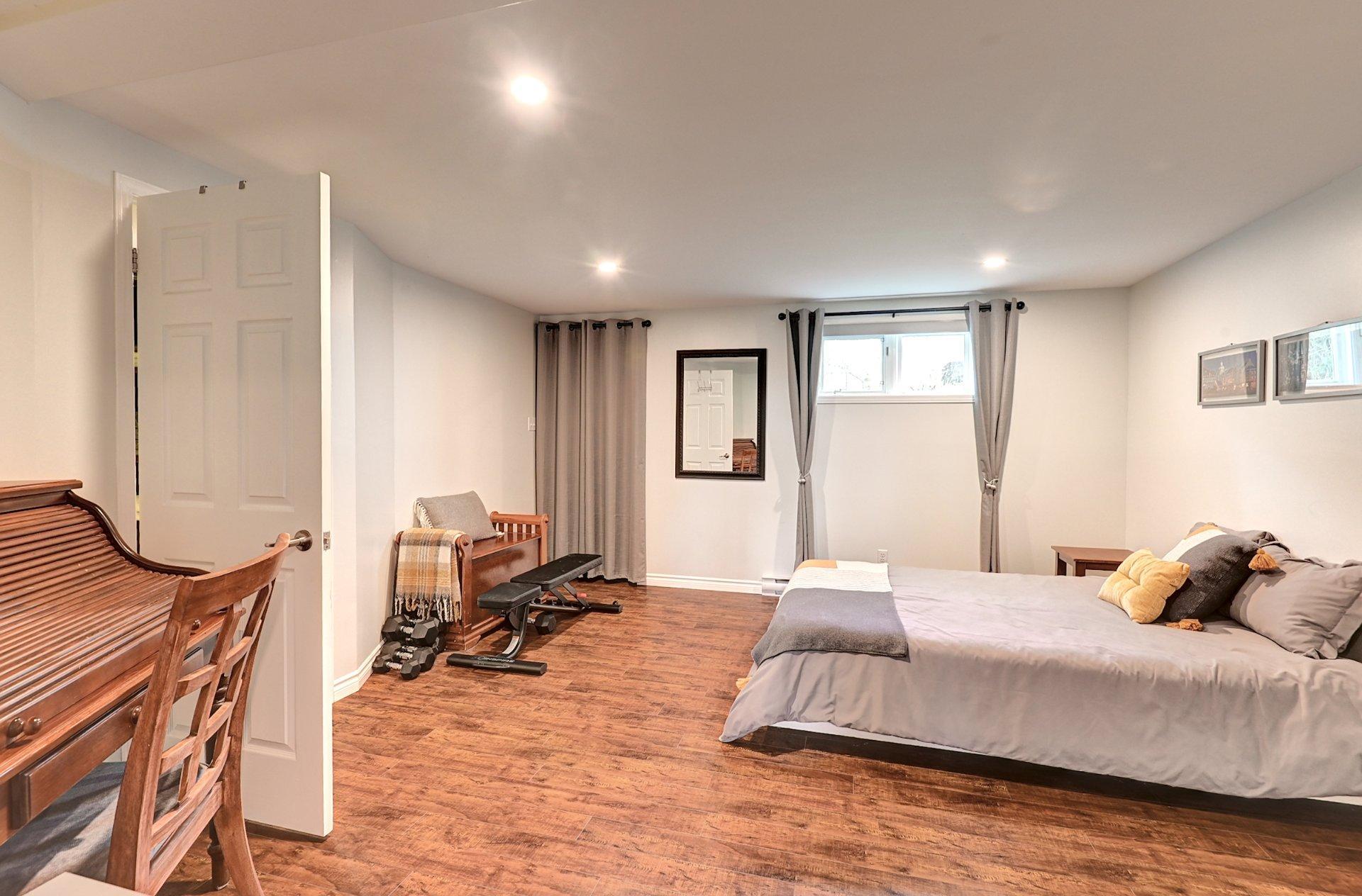 









235


Rue Jacques

,
Sherbrooke (Fleurimont),




QC
J1G5E2


