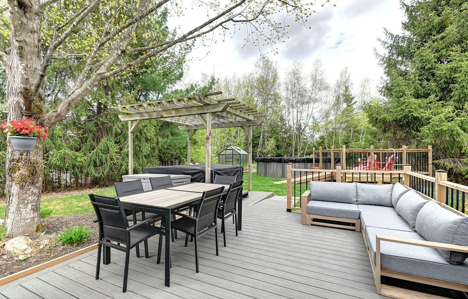 









235


Rue Jacques

,
Sherbrooke (Fleurimont),




QC
J1G5E2


