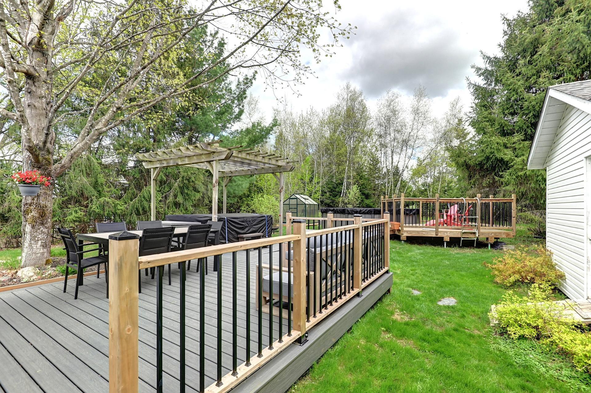 









235


Rue Jacques

,
Sherbrooke (Fleurimont),




QC
J1G5E2

