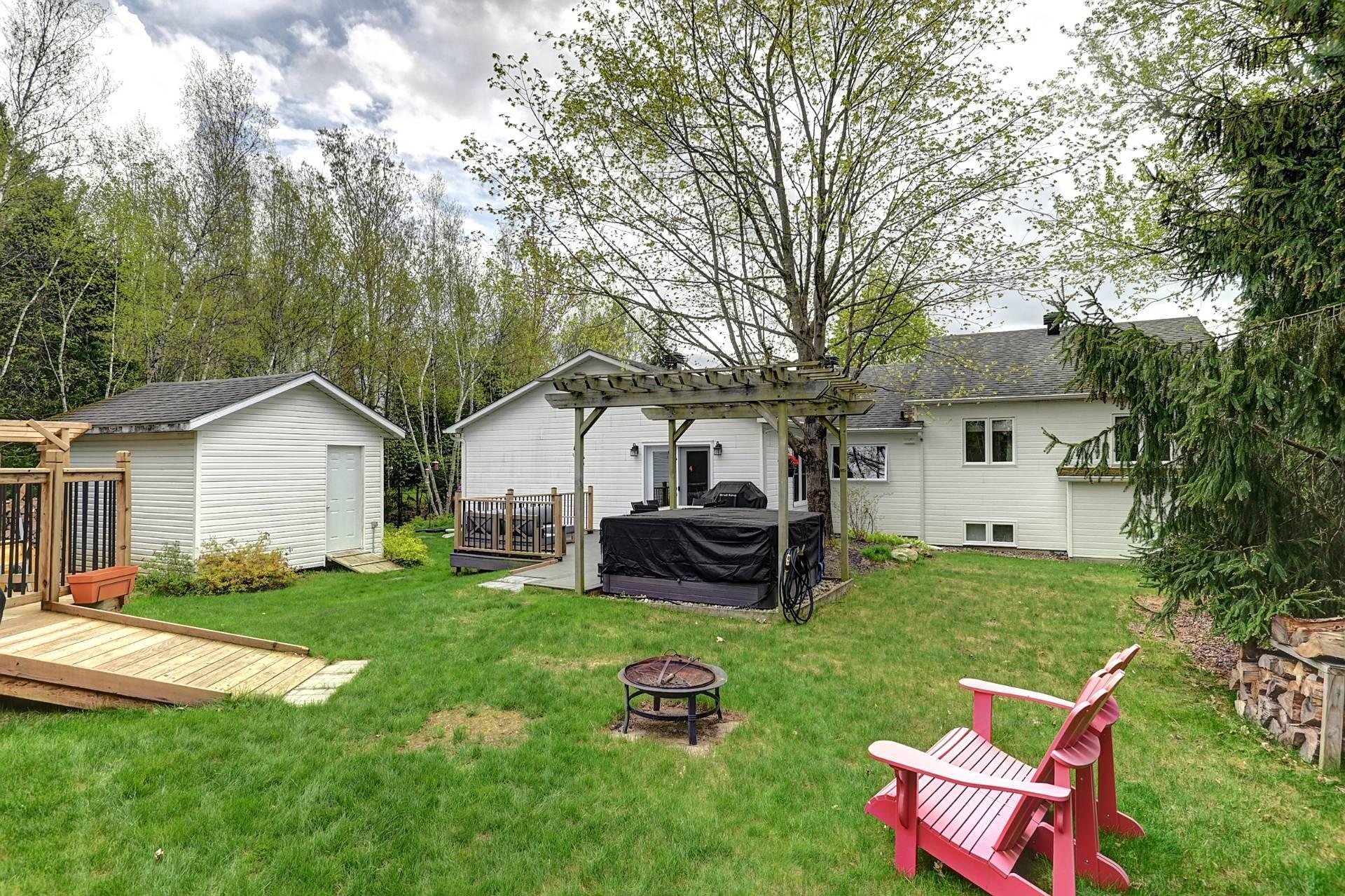 









235


Rue Jacques

,
Sherbrooke (Fleurimont),




QC
J1G5E2

