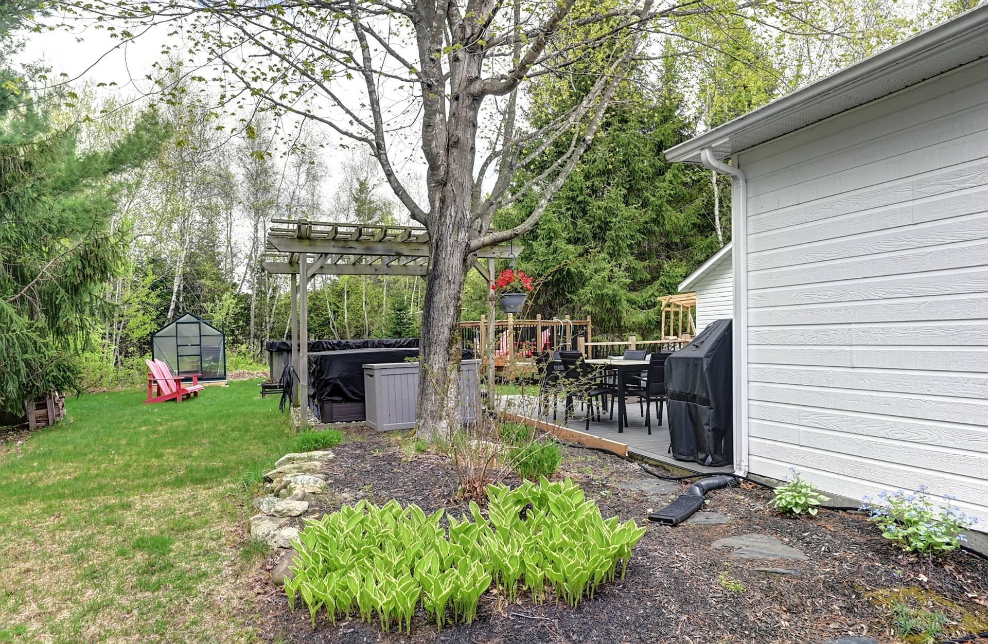 









235


Rue Jacques

,
Sherbrooke (Fleurimont),




QC
J1G5E2

