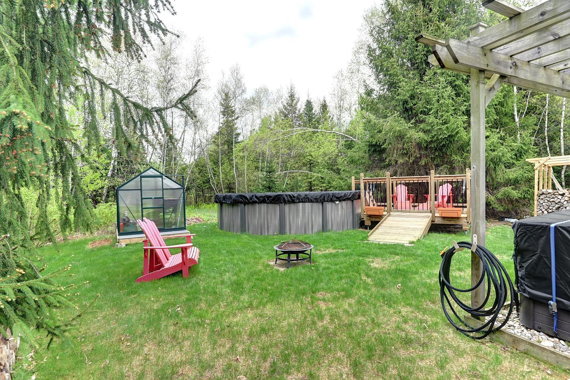 









235


Rue Jacques

,
Sherbrooke (Fleurimont),




QC
J1G5E2

