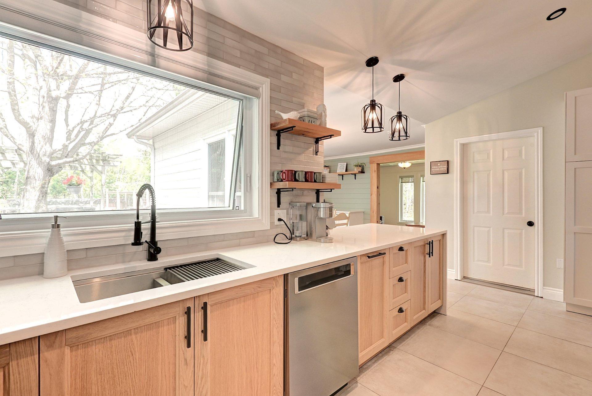 









235


Rue Jacques

,
Sherbrooke (Fleurimont),




QC
J1G5E2

