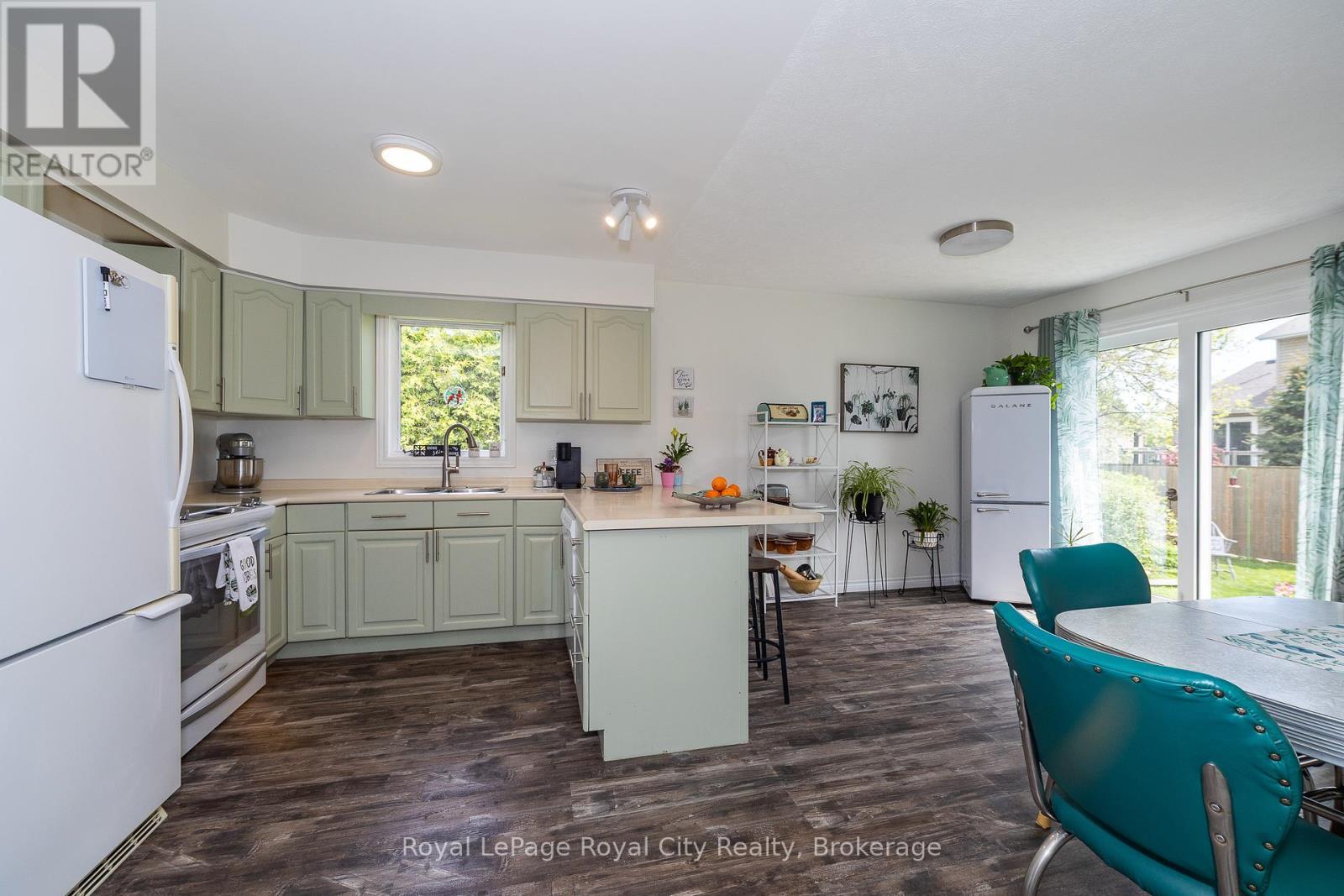












2661 8TH AVENUE A E

,
Owen Sound,




Ontario
N4K6S5

