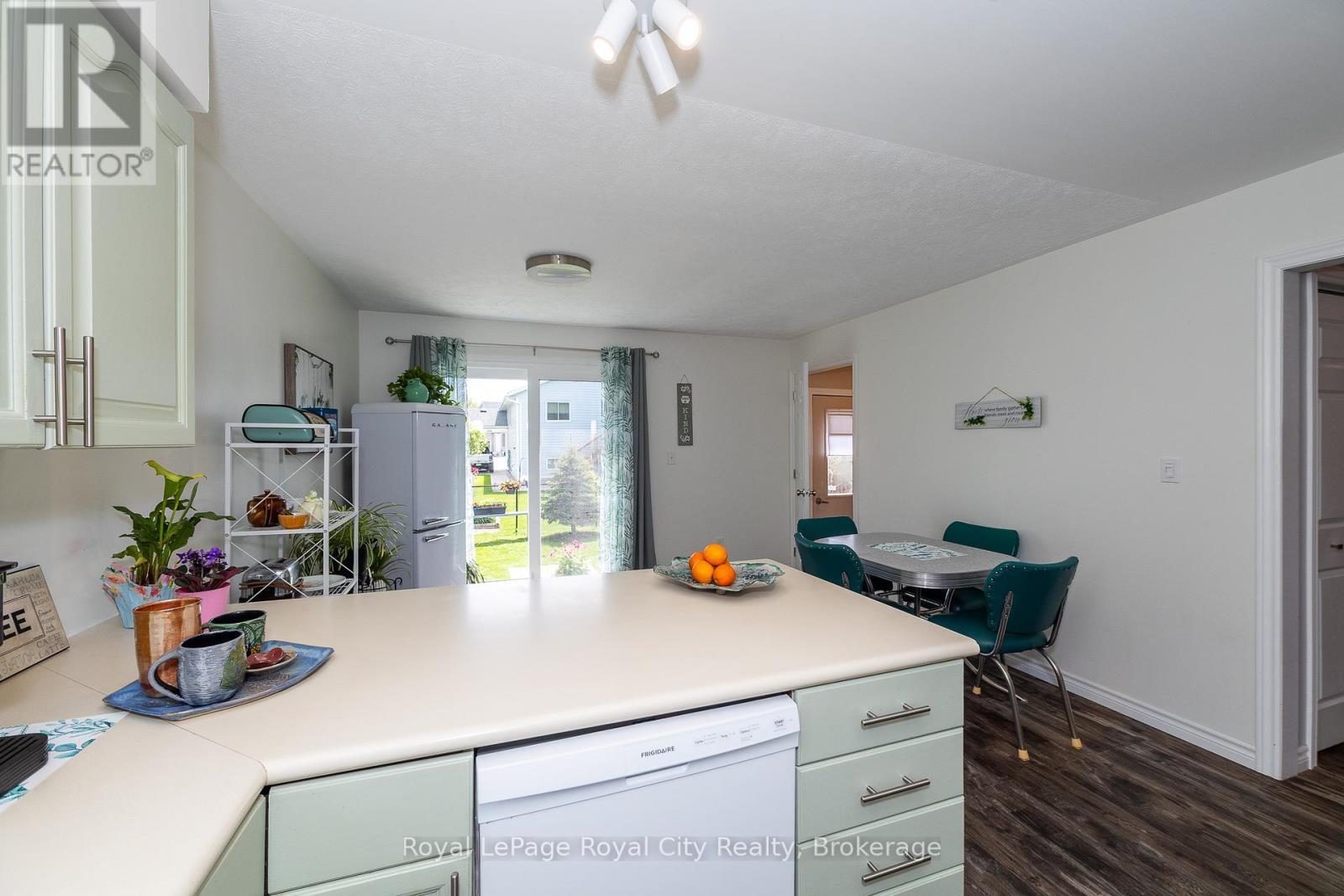 












2661 8TH AVENUE A E

,
Owen Sound,




Ontario
N4K6S5

