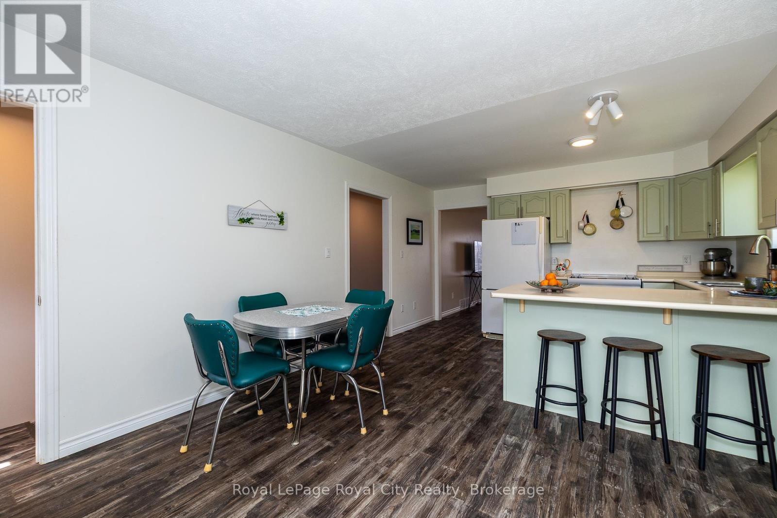 












2661 8TH AVENUE A E

,
Owen Sound,




Ontario
N4K6S5

