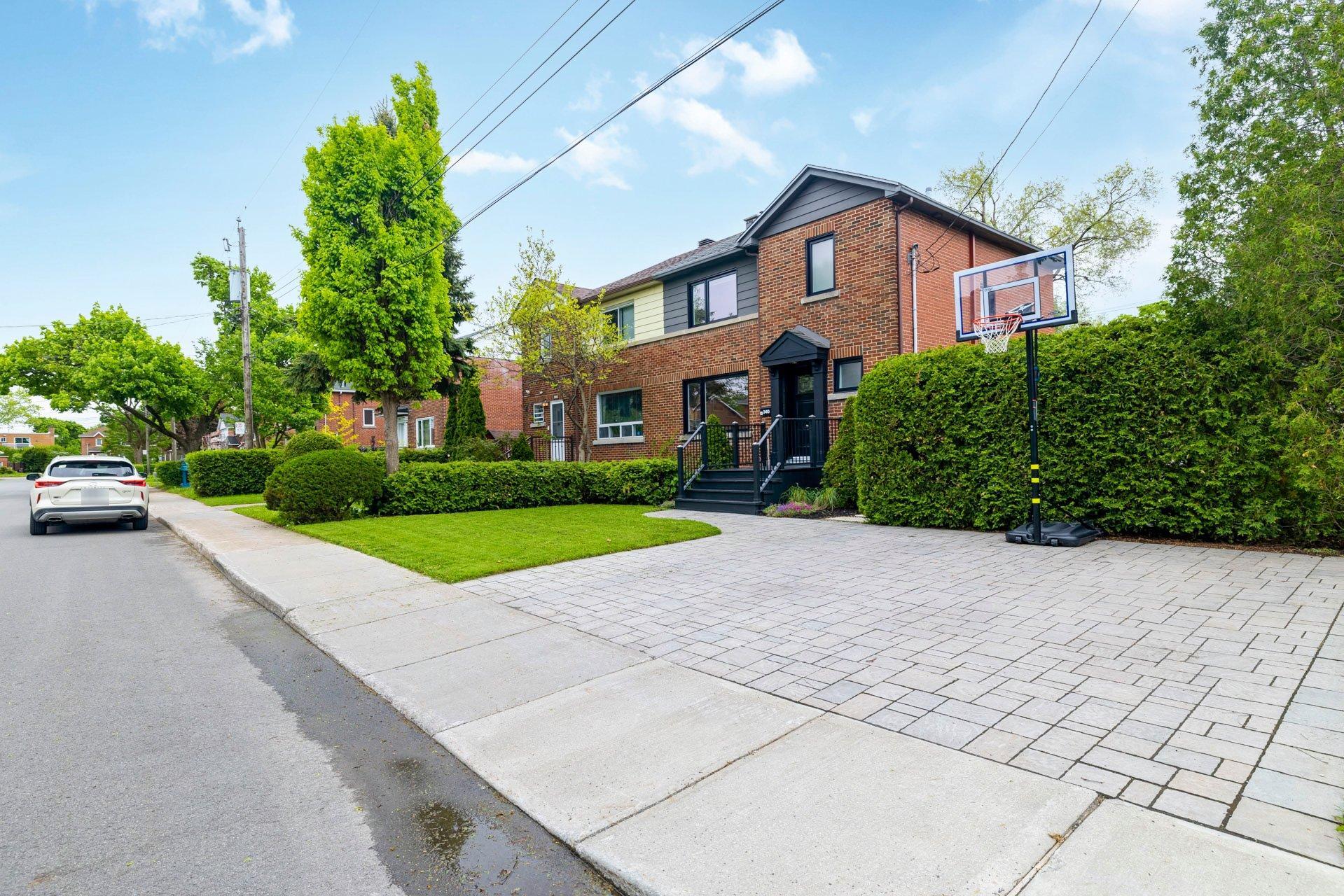 









340


Rue Marlatt

,
Montréal (Saint-Laurent),




QC
H4M2G9

