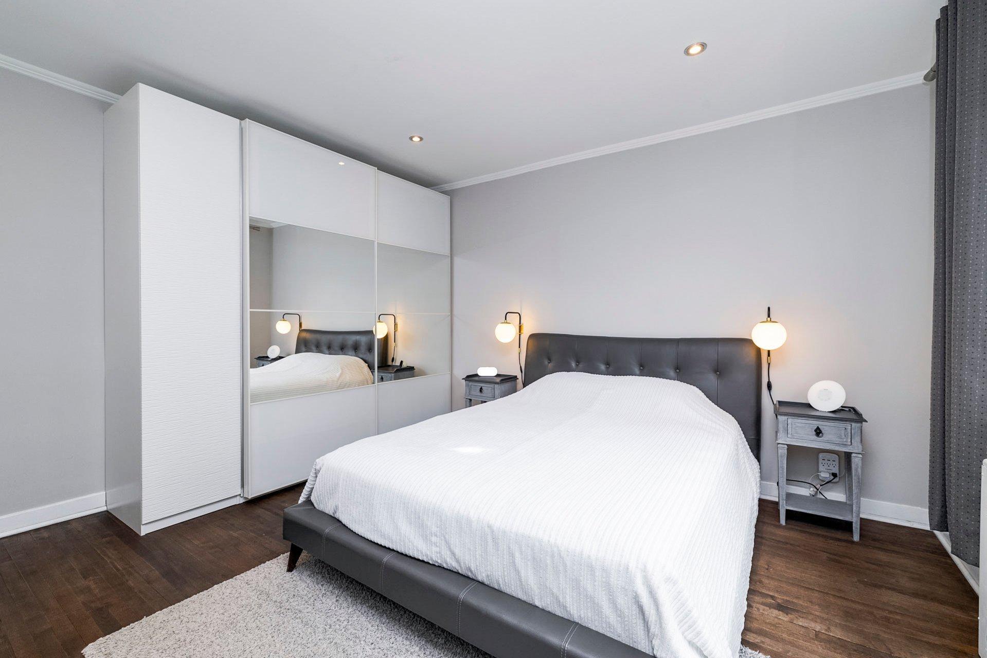 









340


Rue Marlatt

,
Montréal (Saint-Laurent),




QC
H4M2G9

