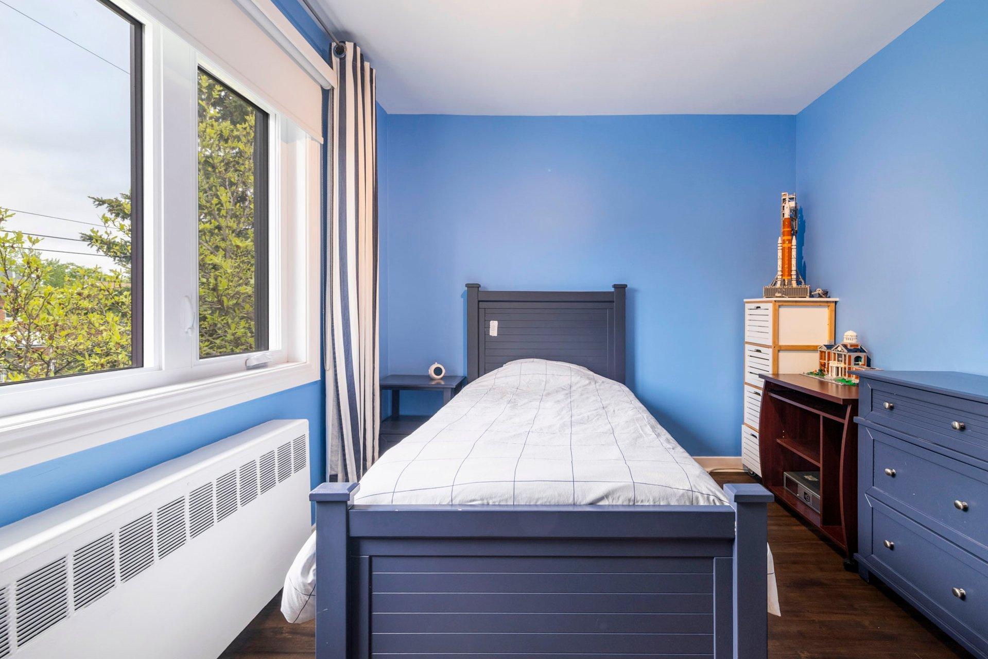 









340


Rue Marlatt

,
Montréal (Saint-Laurent),




QC
H4M2G9

