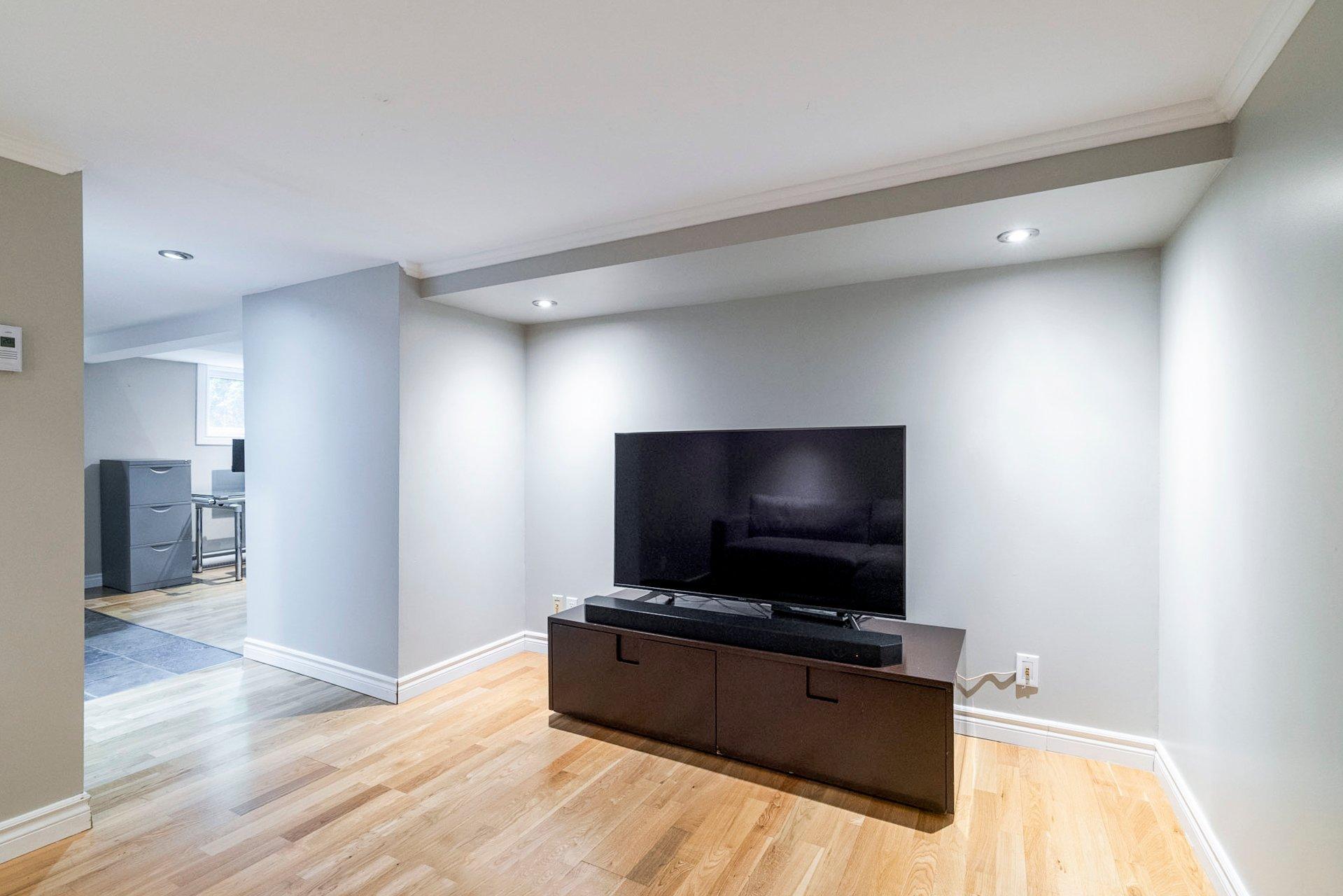 









340


Rue Marlatt

,
Montréal (Saint-Laurent),




QC
H4M2G9

