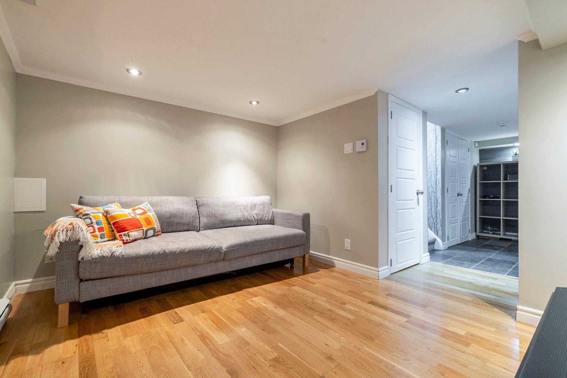 









340


Rue Marlatt

,
Montréal (Saint-Laurent),




QC
H4M2G9

