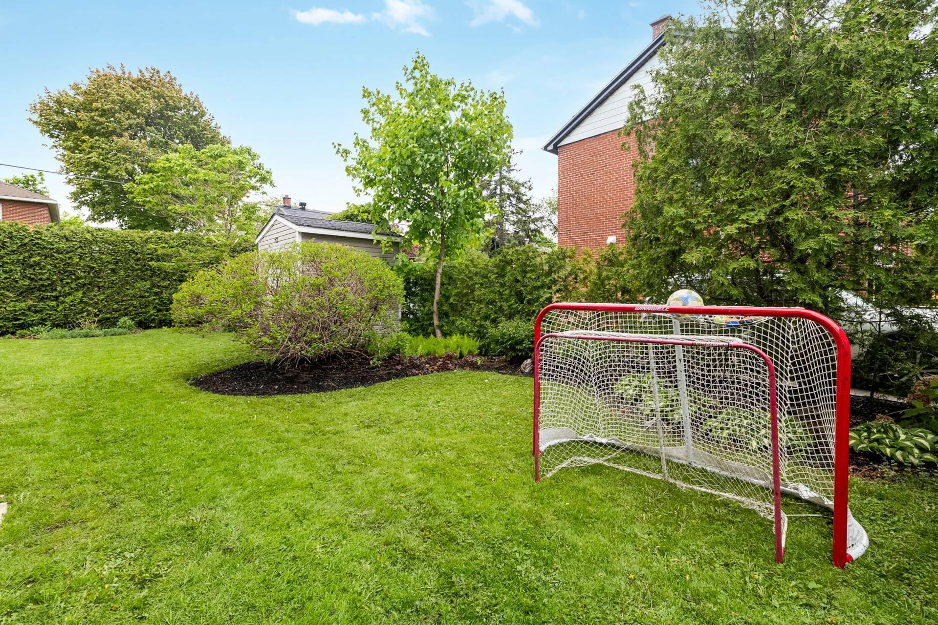 









340


Rue Marlatt

,
Montréal (Saint-Laurent),




QC
H4M2G9

