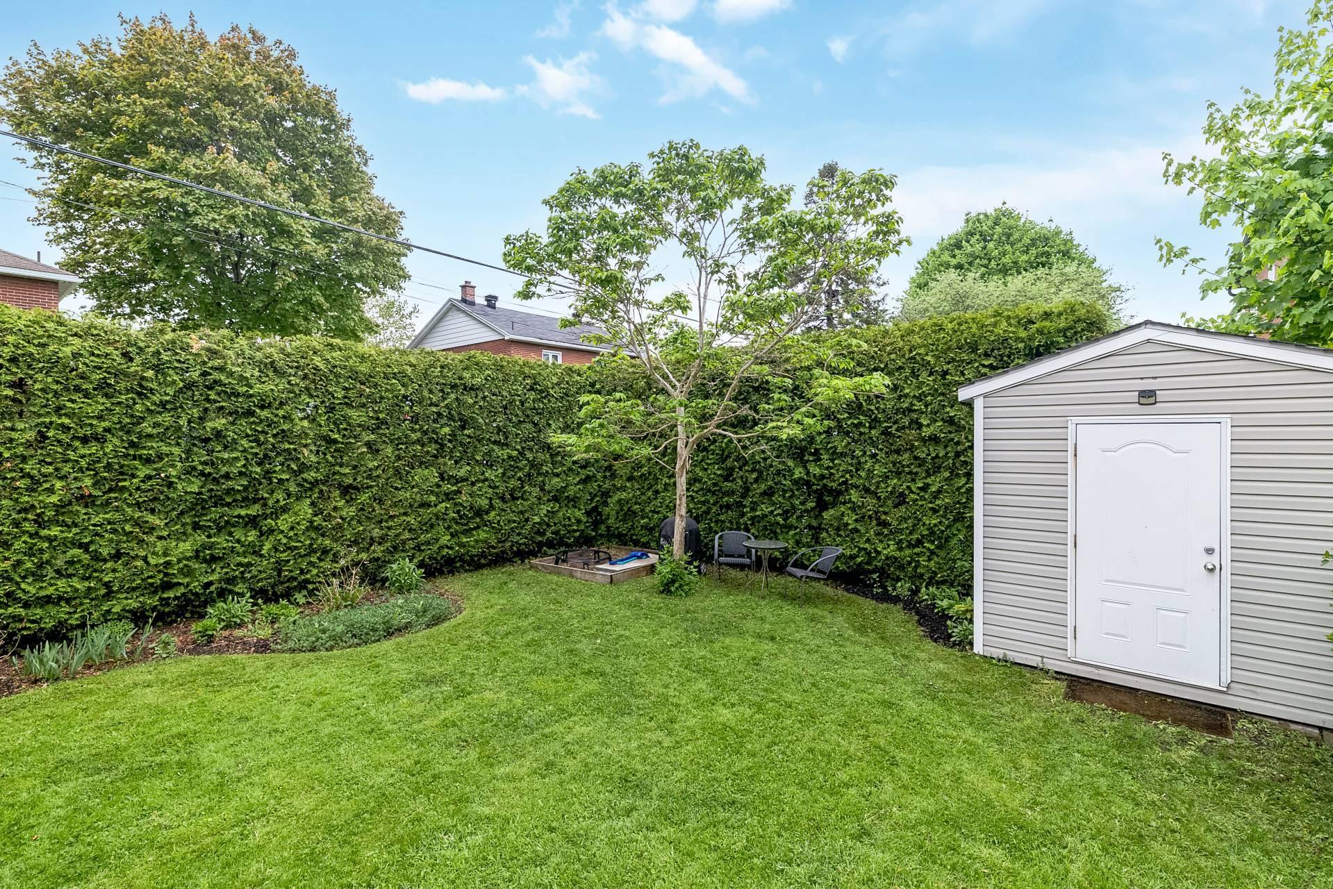 









340


Rue Marlatt

,
Montréal (Saint-Laurent),




QC
H4M2G9

