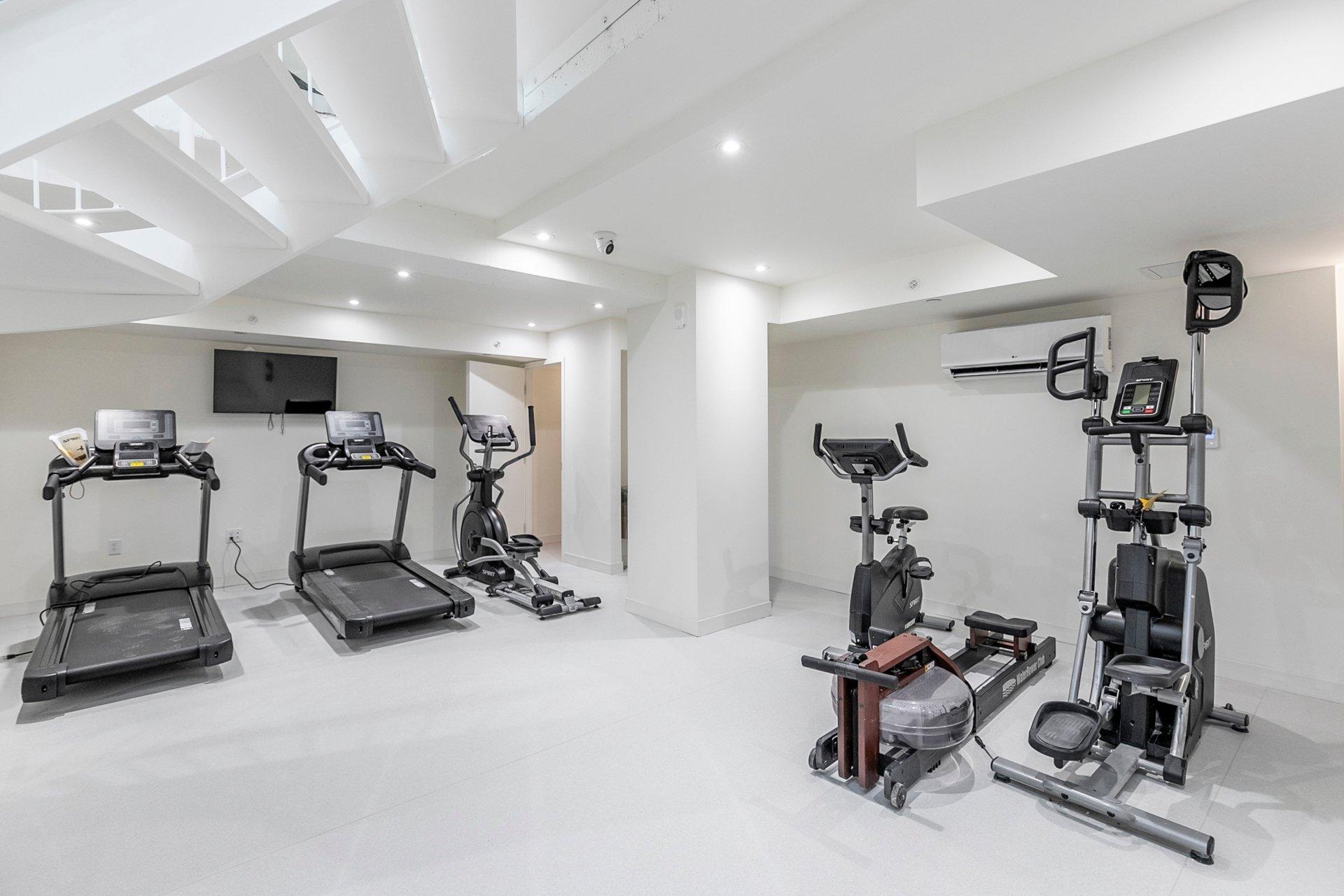 









360


Rue Mayor

, 602,
Montréal (Ville-Marie),




QC
H3A0J4

