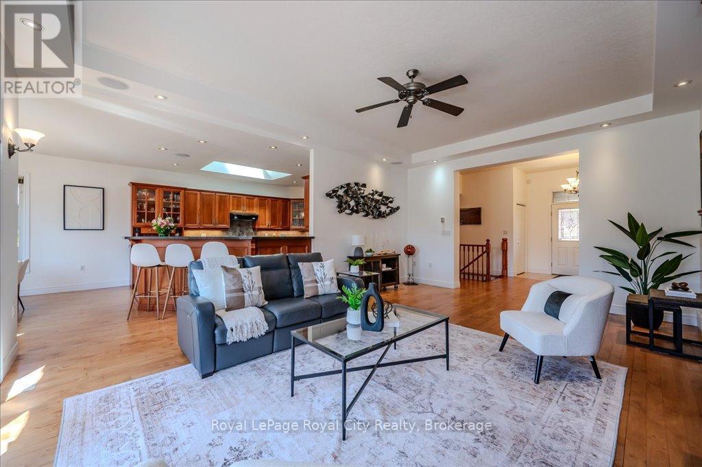 












953 ST DAVID STREET N

,
Centre Wellington (Fergus),




Ontario
N1M2W3

