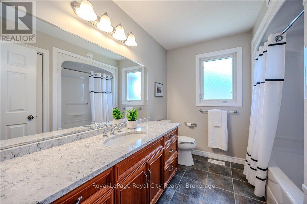












953 ST DAVID STREET N

,
Centre Wellington (Fergus),




Ontario
N1M2W3

