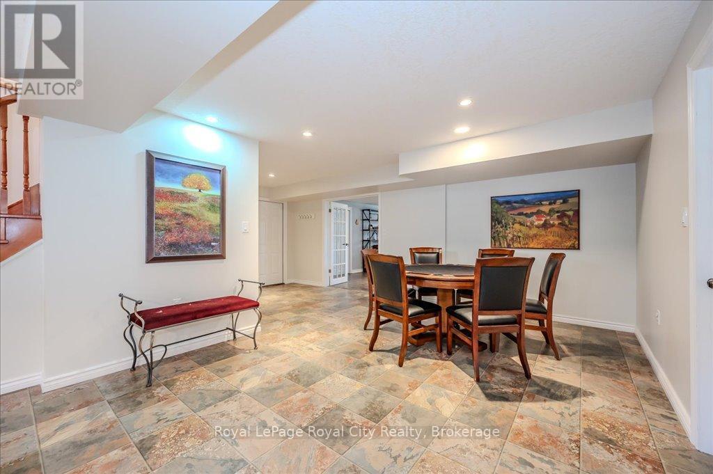 












953 ST DAVID STREET N

,
Centre Wellington (Fergus),




Ontario
N1M2W3

