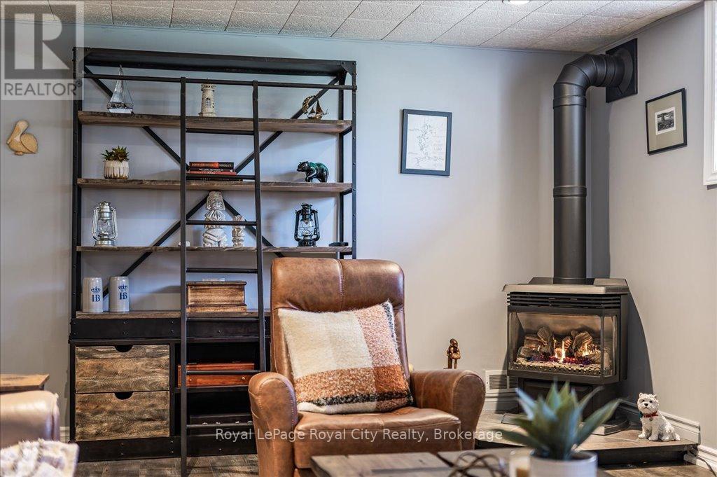 












953 ST DAVID STREET N

,
Centre Wellington (Fergus),




Ontario
N1M2W3

