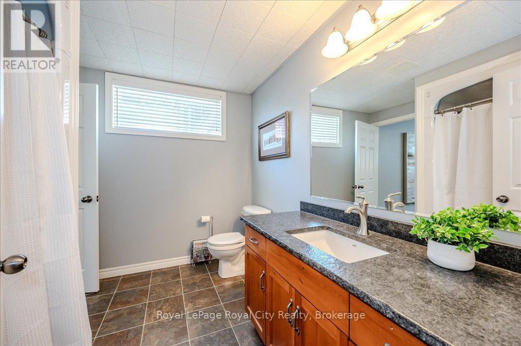












953 ST DAVID STREET N

,
Centre Wellington (Fergus),




Ontario
N1M2W3


