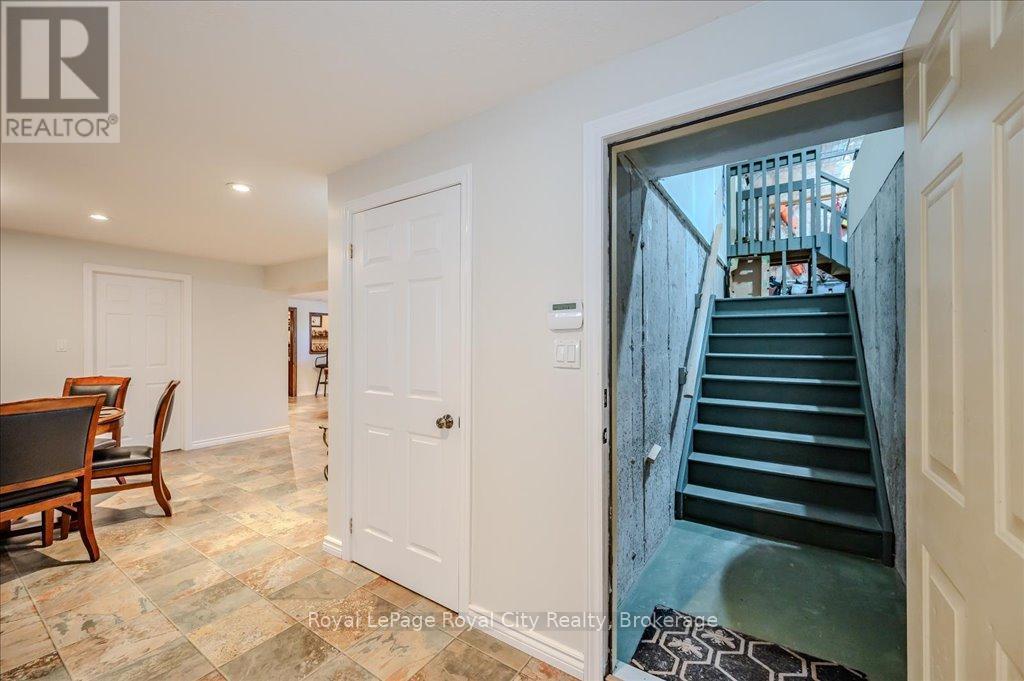 












953 ST DAVID STREET N

,
Centre Wellington (Fergus),




Ontario
N1M2W3

