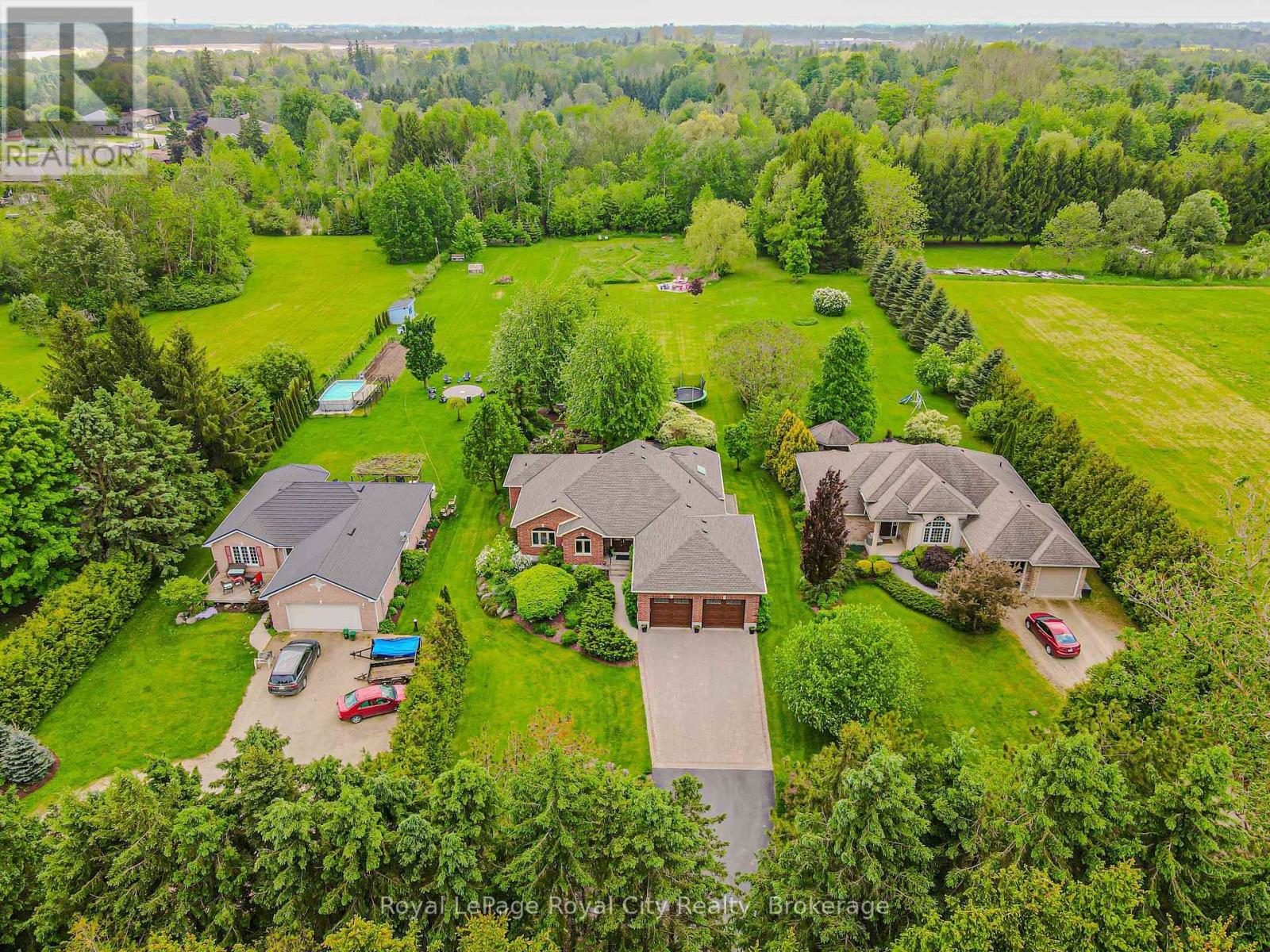 












953 ST DAVID STREET N

,
Centre Wellington (Fergus),




Ontario
N1M2W3

