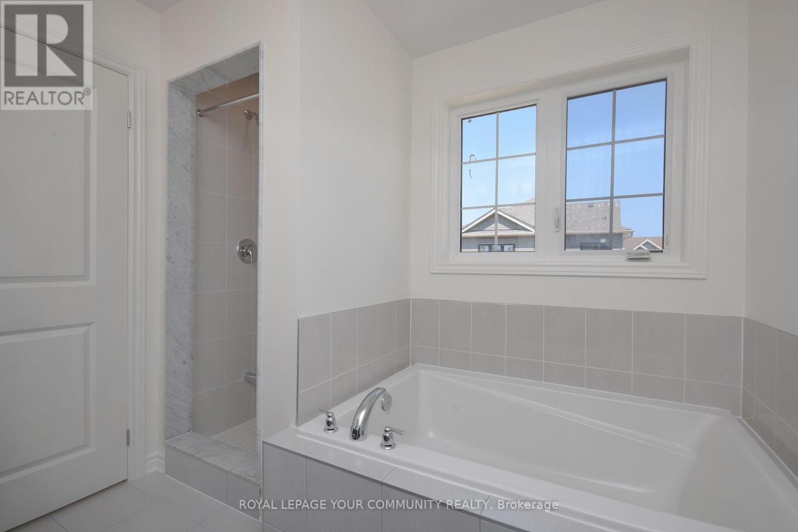 












244 MCKENZIE DRIVE

,
Clearview,




Ontario
L0M1S0

