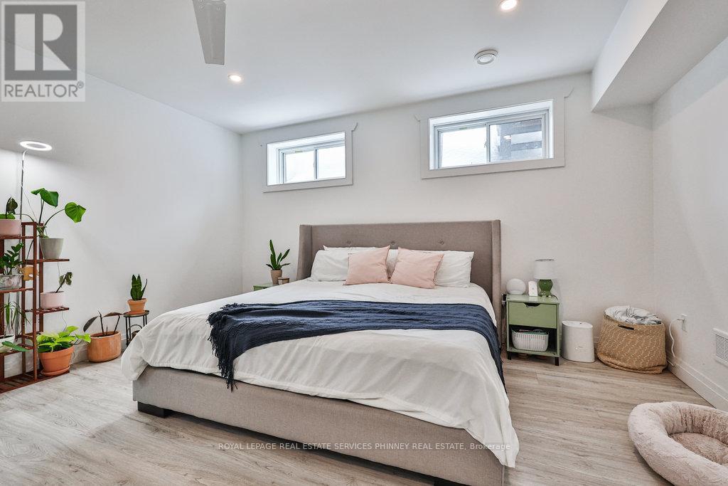 












1068 XAVIER STREET

,
Gravenhurst,




Ontario
P0E1G0

