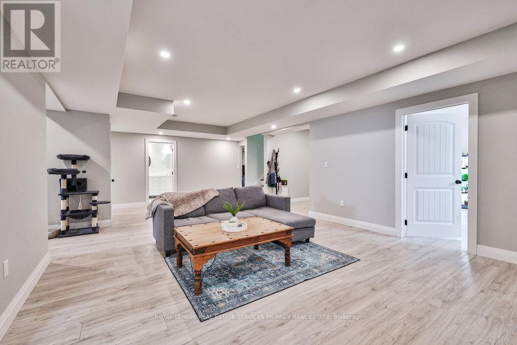 












1068 XAVIER STREET

,
Gravenhurst,




Ontario
P0E1G0

