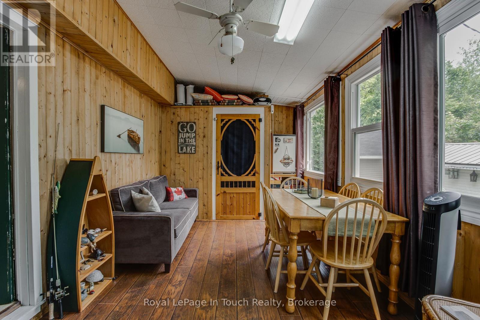 












9 EARLDOM BOULEVARD

,
Tay (Port McNicoll),




Ontario
L0K1R0

