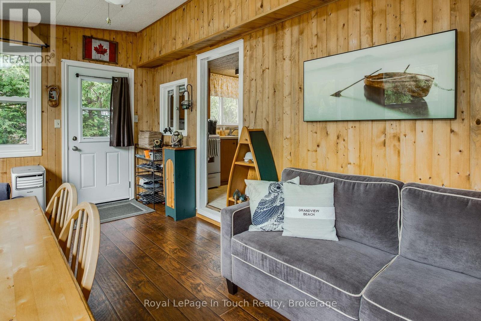 












9 EARLDOM BOULEVARD

,
Tay (Port McNicoll),




Ontario
L0K1R0

