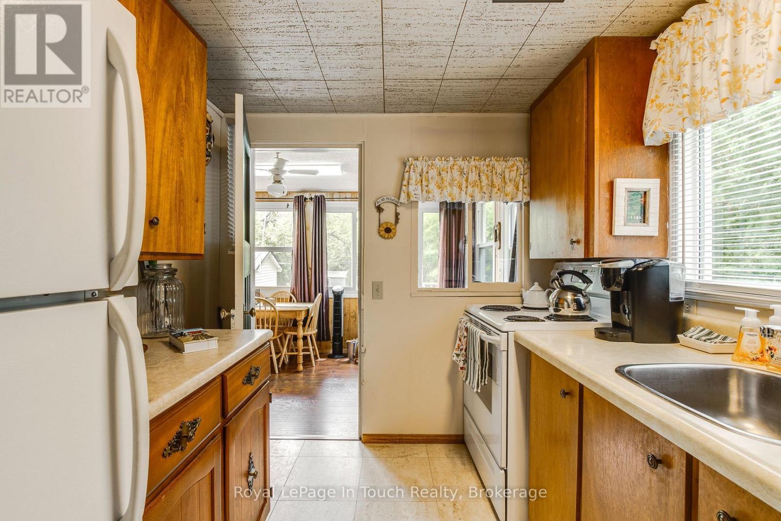 












9 EARLDOM BOULEVARD

,
Tay (Port McNicoll),




Ontario
L0K1R0

