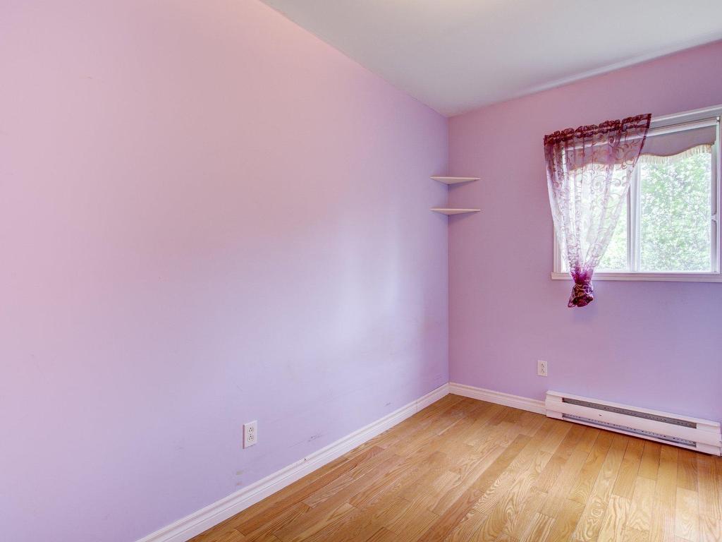 









400


Rue Ste-Thérèse

,
Sainte-Sophie,




QC
J5J2T1

