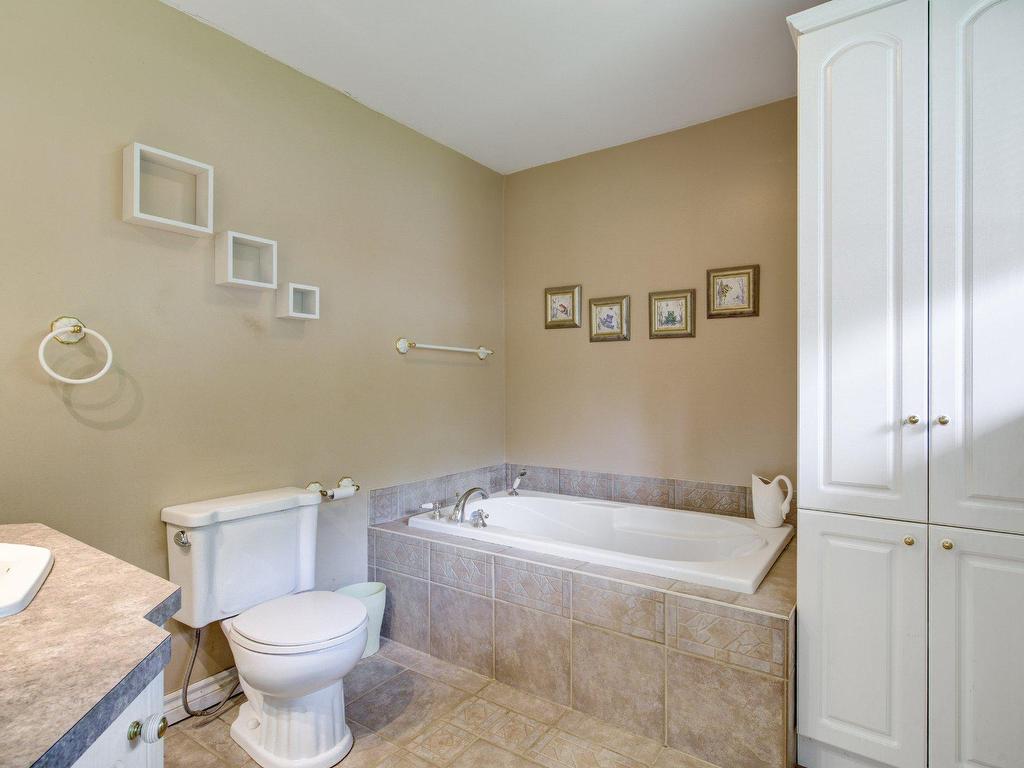 









400


Rue Ste-Thérèse

,
Sainte-Sophie,




QC
J5J2T1

