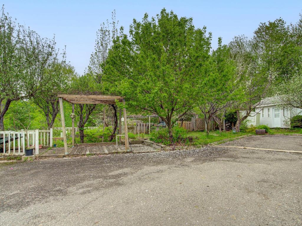 









400


Rue Ste-Thérèse

,
Sainte-Sophie,




QC
J5J2T1

