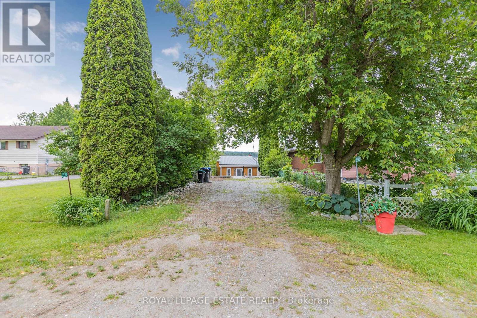 












2233 NORTH ORR LAKE ROAD

,
Springwater,




Ontario
L0L1P0

