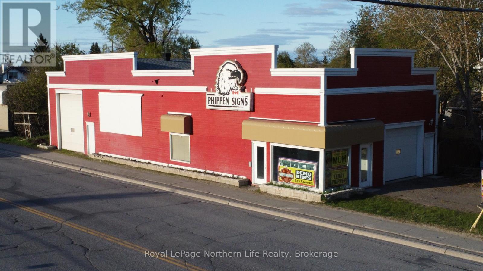 












3 PINE AVENUE

,
Temiskaming Shores (New Liskeard),




Ontario
P0J1P0

