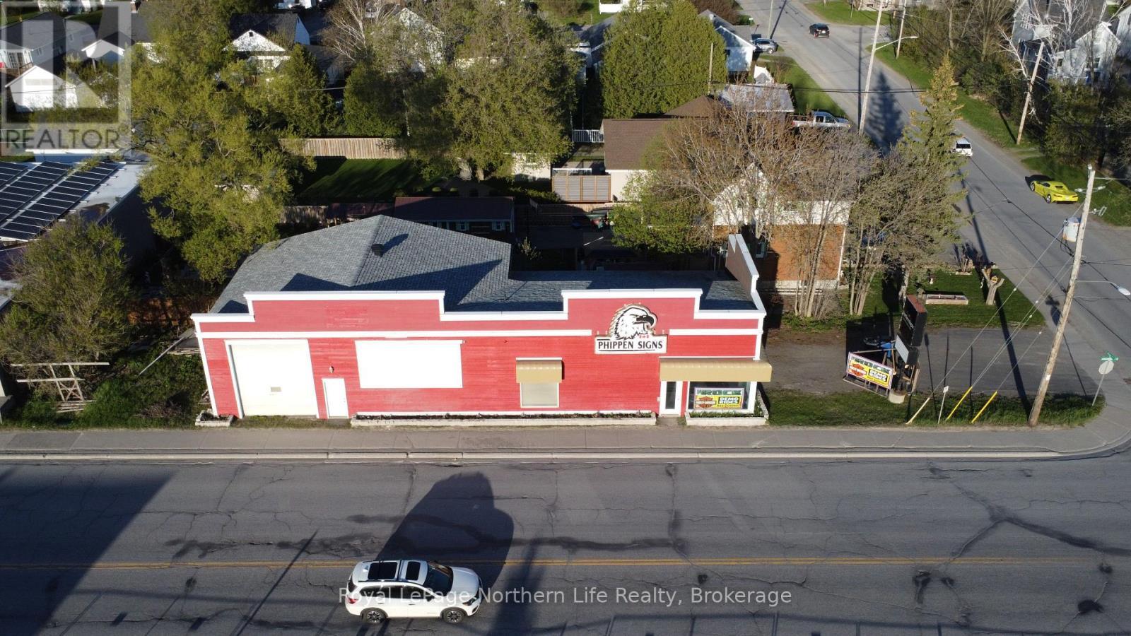 












3 PINE AVENUE

,
Temiskaming Shores (New Liskeard),




Ontario
P0J1P0

