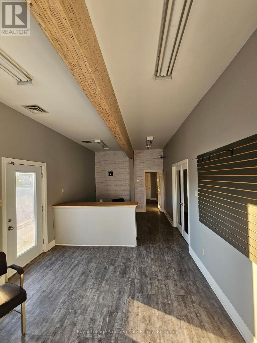 












3 PINE AVENUE

,
Temiskaming Shores (New Liskeard),




Ontario
P0J1P0


