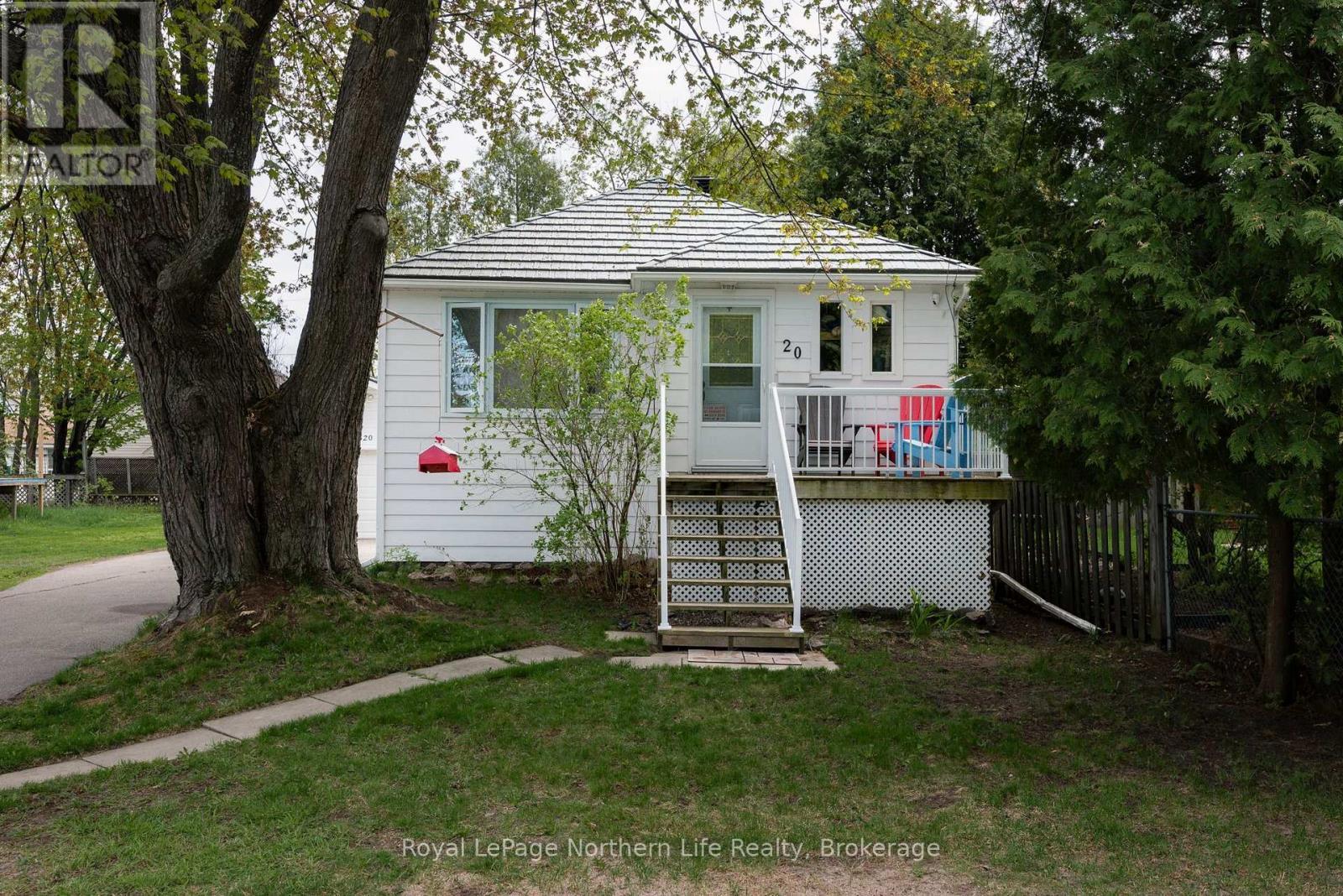












20 MACDONALD AVENUE W

,
North Bay (Ferris),




Ontario
P1A1G4

